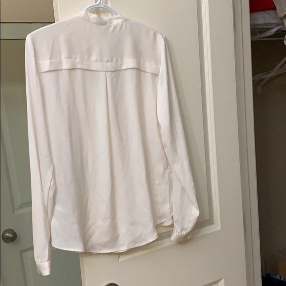 BRAND NEW- Guess size small white blouse - Picture 3 of 3